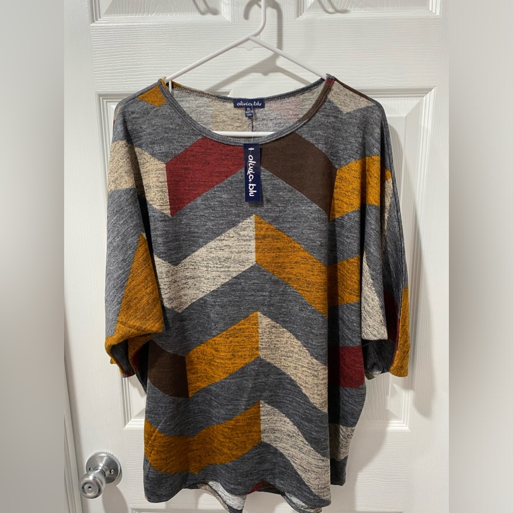 Olivia Blue women’s light sweater, size XL, NWT.